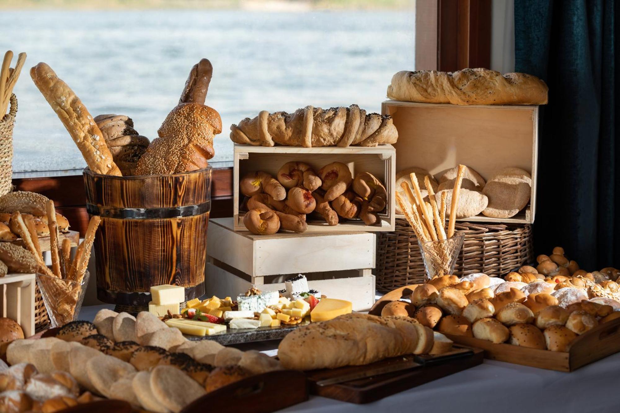 M/S Esmeralda Nile Cruise - 4 Or 7 Nights From Luxor Each Monday And 03 Nights From Aswan Each Friday Dış mekan fotoğraf